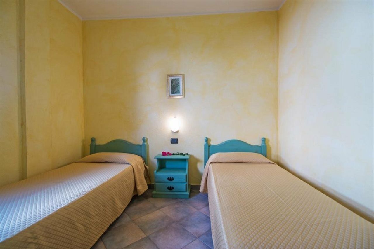 Albergo Residenziale Gli Ontani Cala Liberotto Exteriör bild